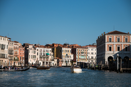 亿万28app使用指南:新手必知的投资技巧与策略